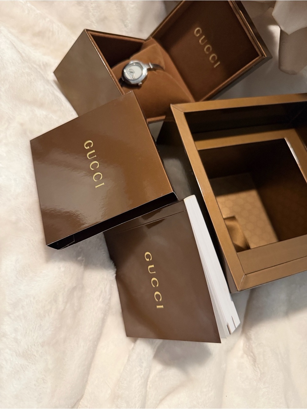 GUCCI YA105528 105 Series Swiss Quartz Bangle Watch Complete Set Box Papers - Picture 5 of 13